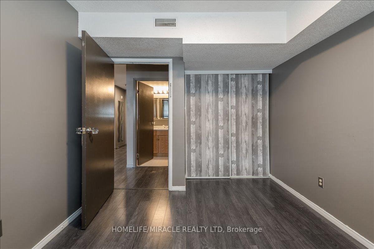 Photo 6 of Unit B07, 126 Bell Farm Road, Barrie, Alliance — HOMEH