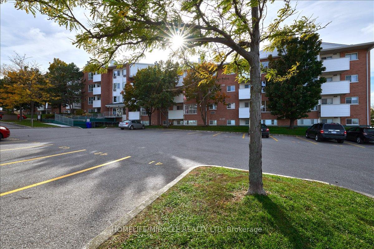 Photo 17 of Unit B07, 126 Bell Farm Road, Barrie, Alliance — HOMEH