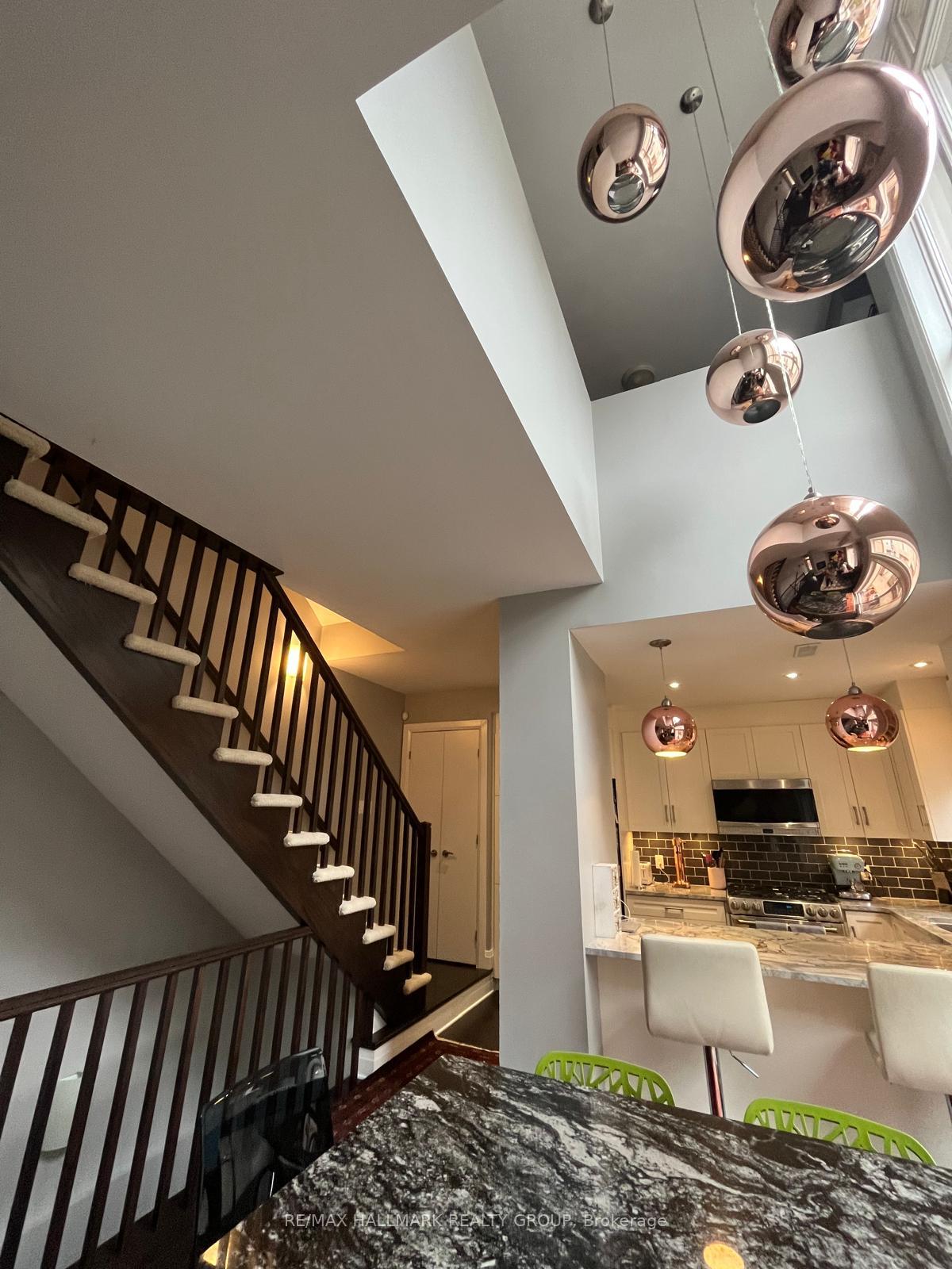 Photo 2 of 356 Ravenhill Avenue E, Ottawa, McKellar/Highland — HOMEH
