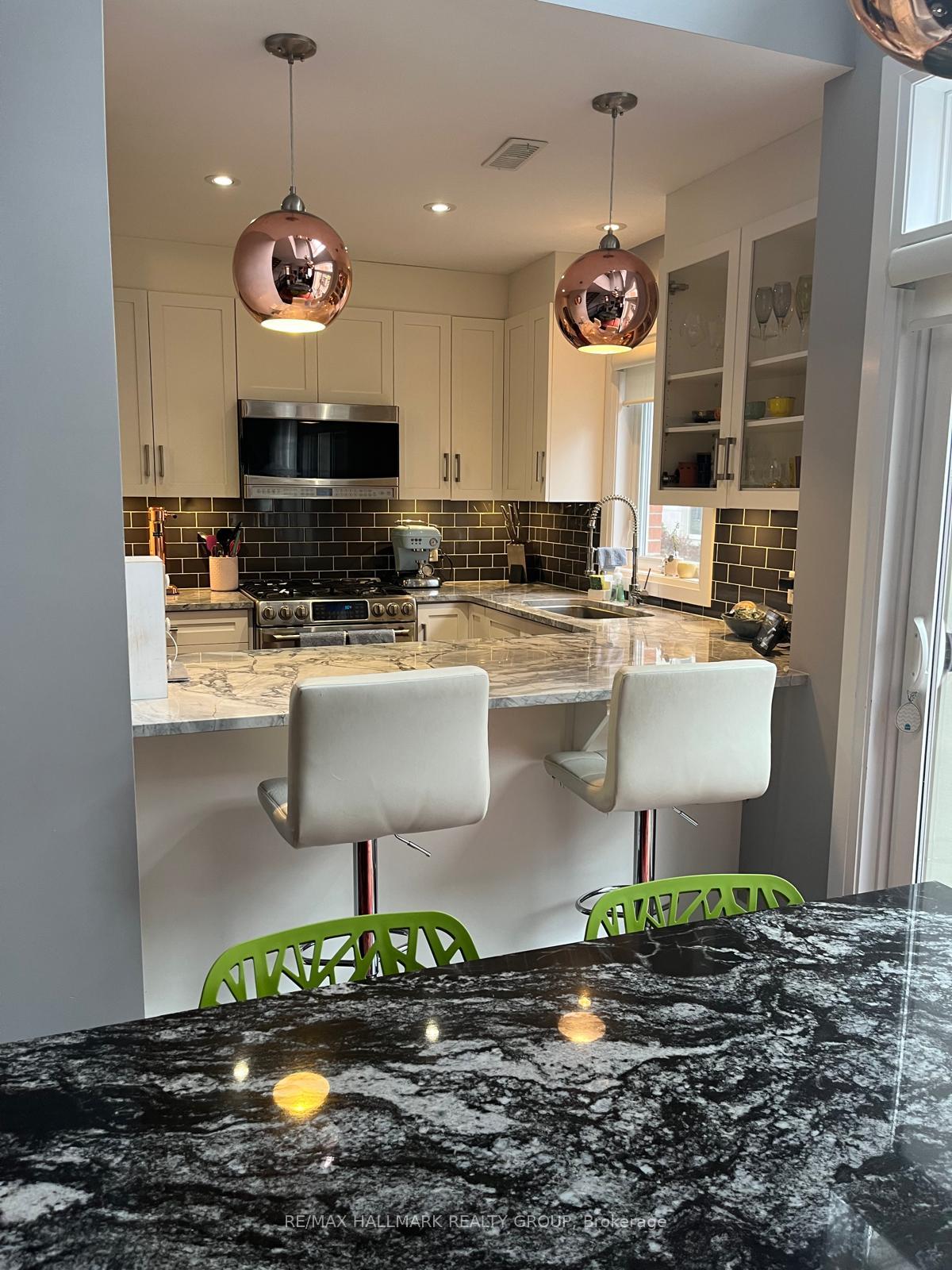 Photo 13 of 356 Ravenhill Avenue E, Ottawa, McKellar/Highland — HOMEH