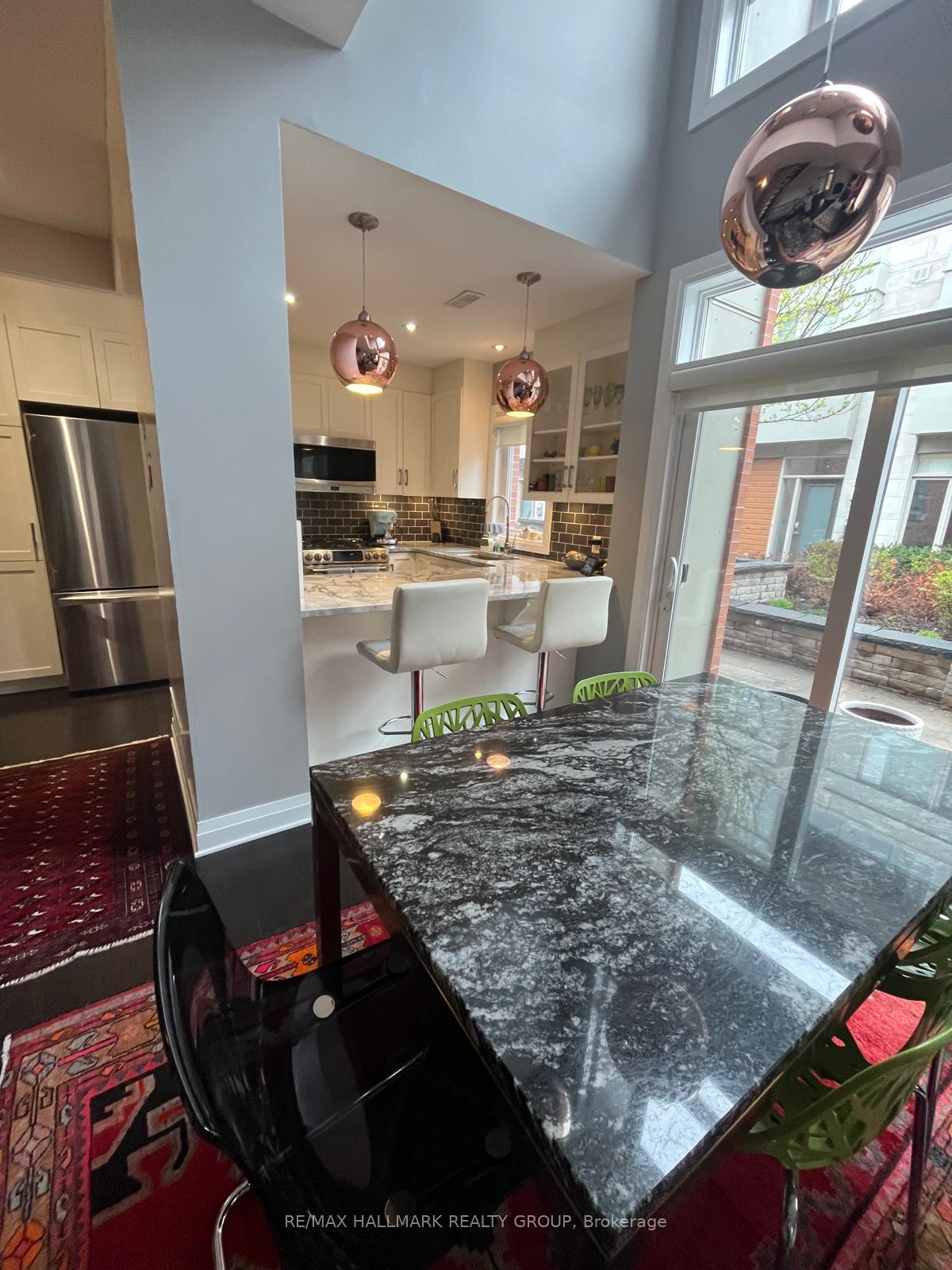 Photo 15 of 356 Ravenhill Avenue E, Ottawa, McKellar/Highland — HOMEH