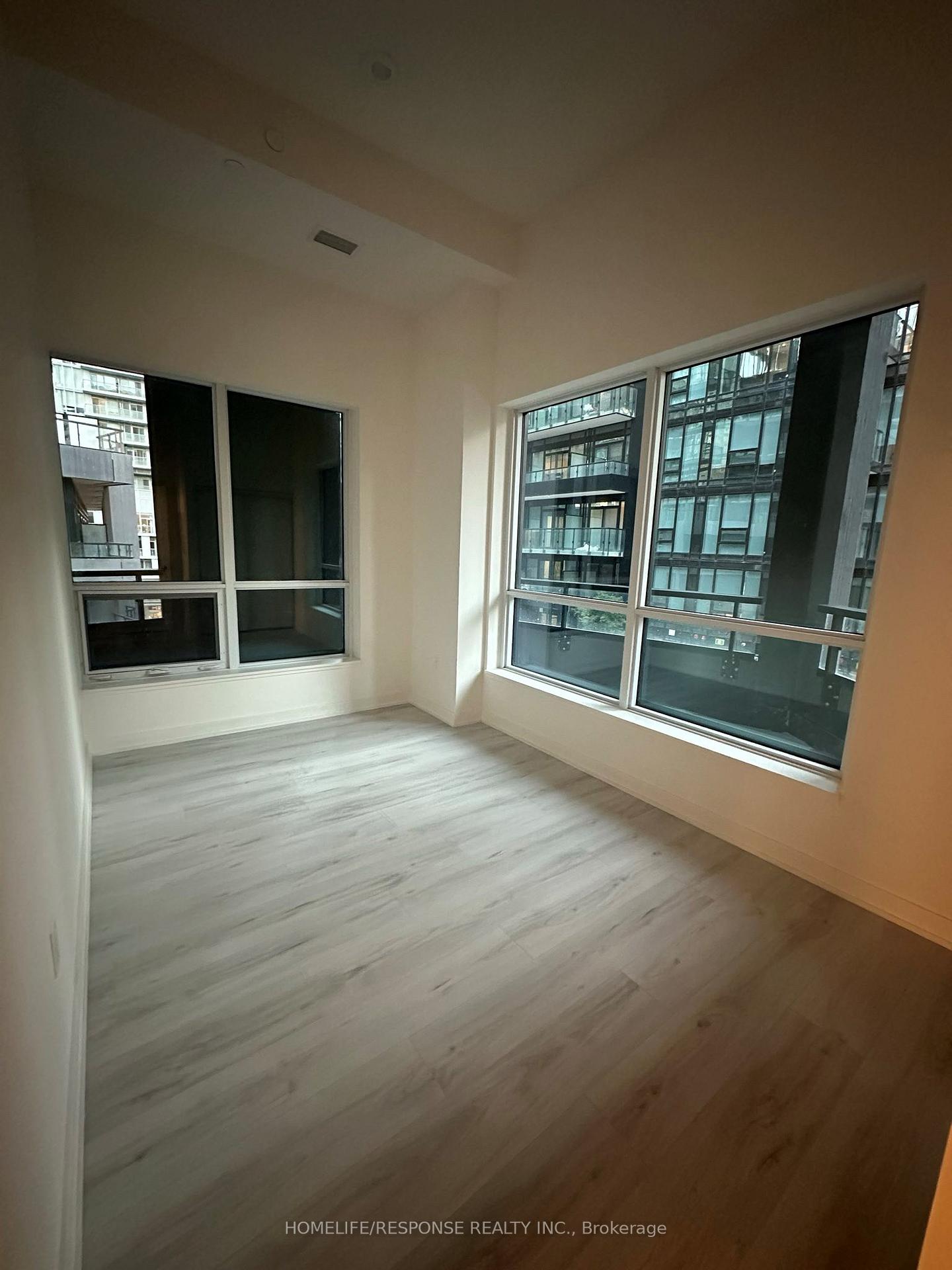 Photo 4 of Unit 411, 120 Broadway Avenue, Toronto, Mount Pleasant West — HOMEH