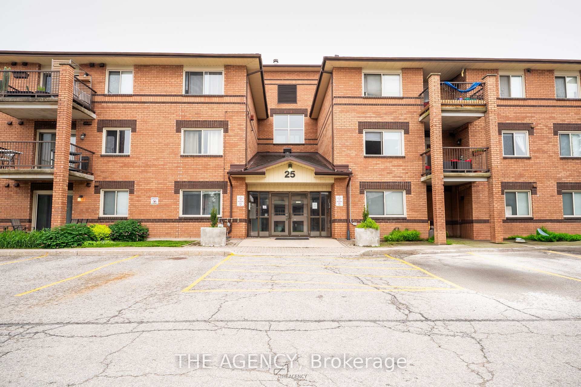 Photo 3 of Unit 202, 25 Meadow Lane, Barrie, Ardagh — HOMEH