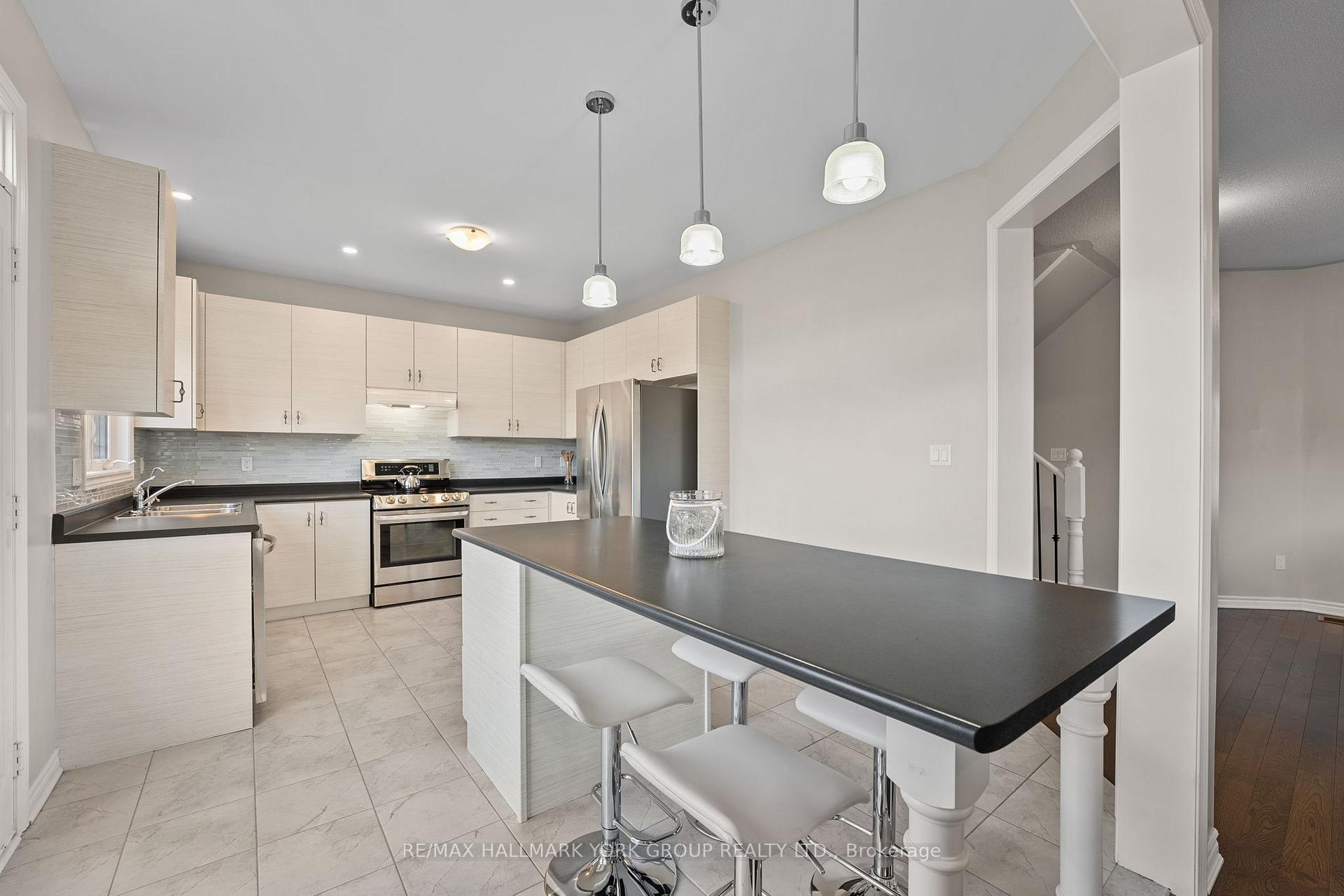 Photo 6 of 8 Pollock Avenue, Brock, Beaverton — HOMEH