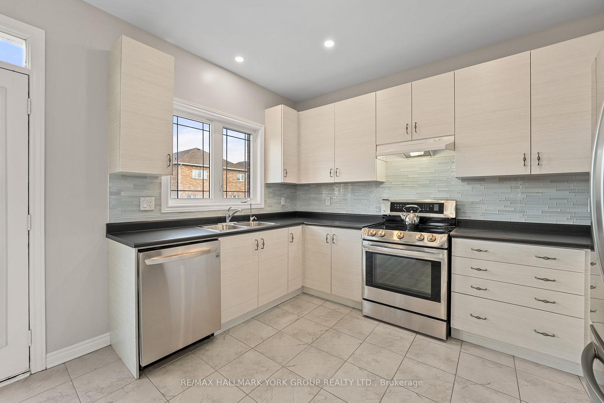 Photo 11 of 8 Pollock Avenue, Brock, Beaverton — HOMEH