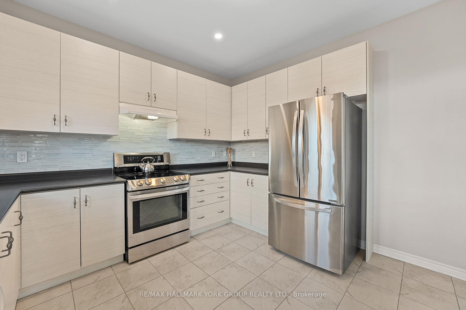 Photo 12 of 8 Pollock Avenue, Brock, Beaverton — HOMEH