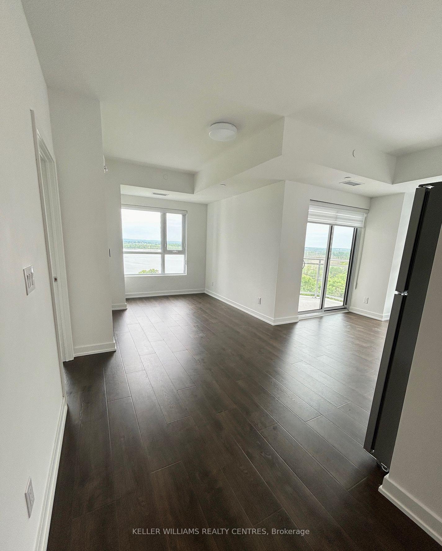 Photo 4 of Unit 909, 56 Lakeside Terrace, Barrie, Little Lake — HOMEH