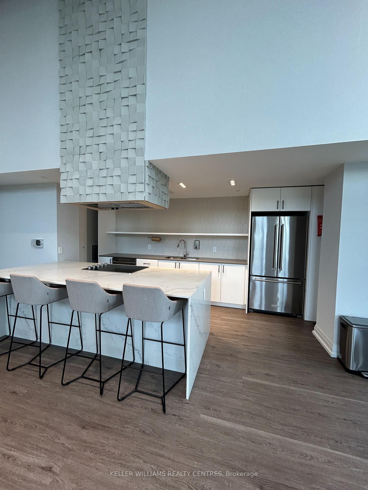 Photo 14 of Unit 909, 56 Lakeside Terrace, Barrie, Little Lake — HOMEH