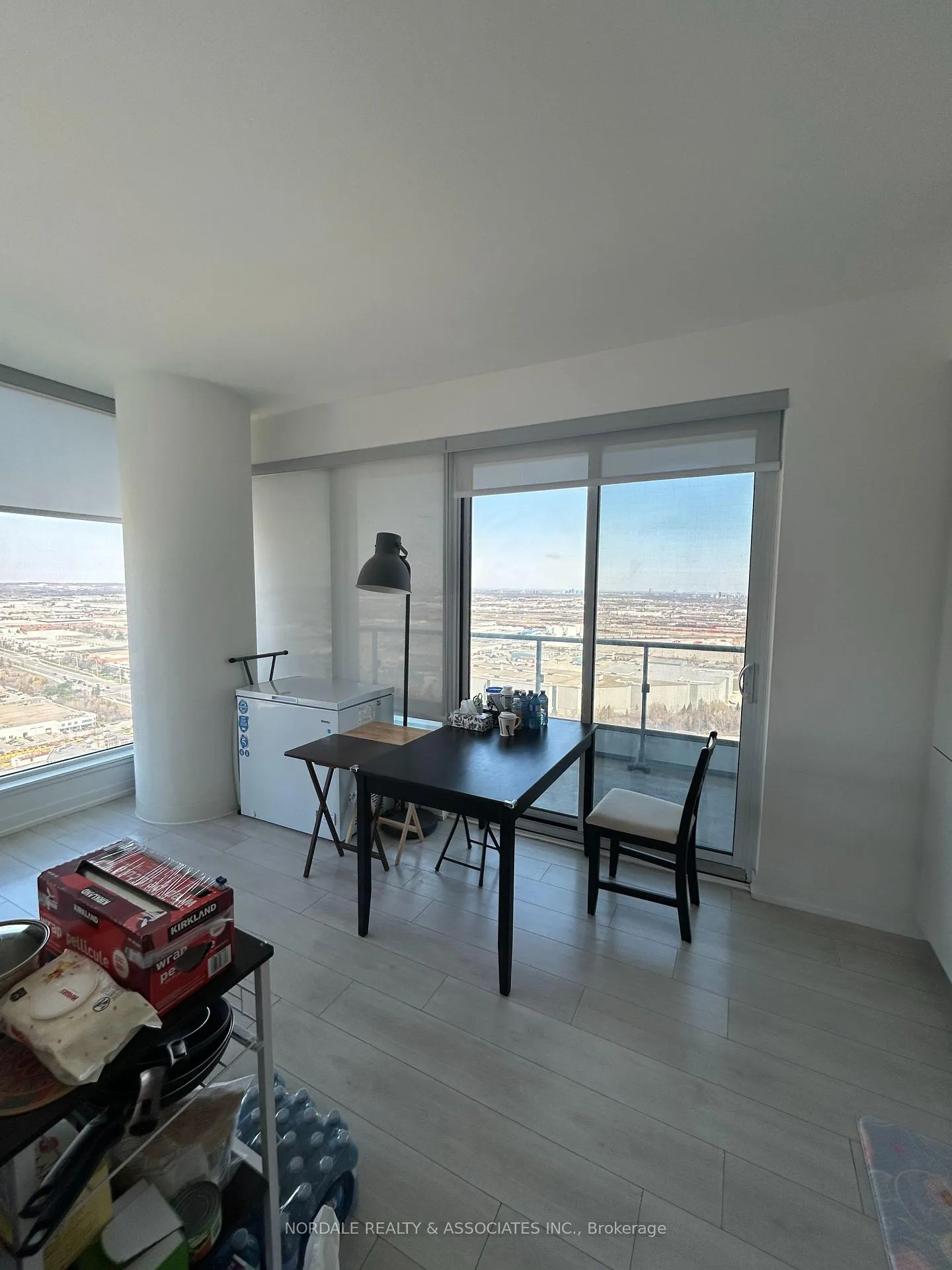 Photo 3 of Unit 3802, 950 Portage Parkway W, Vaughan, Concord — HOMEH