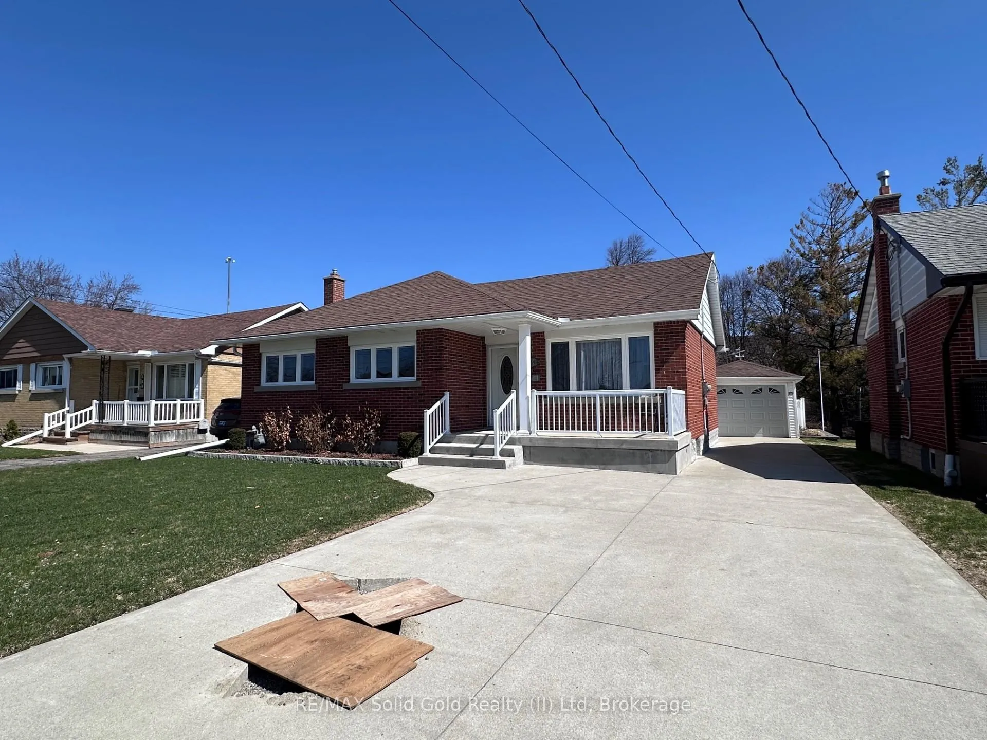 Photo 2 of 390 Dumfries Avenue, Waterloo — HOMEH