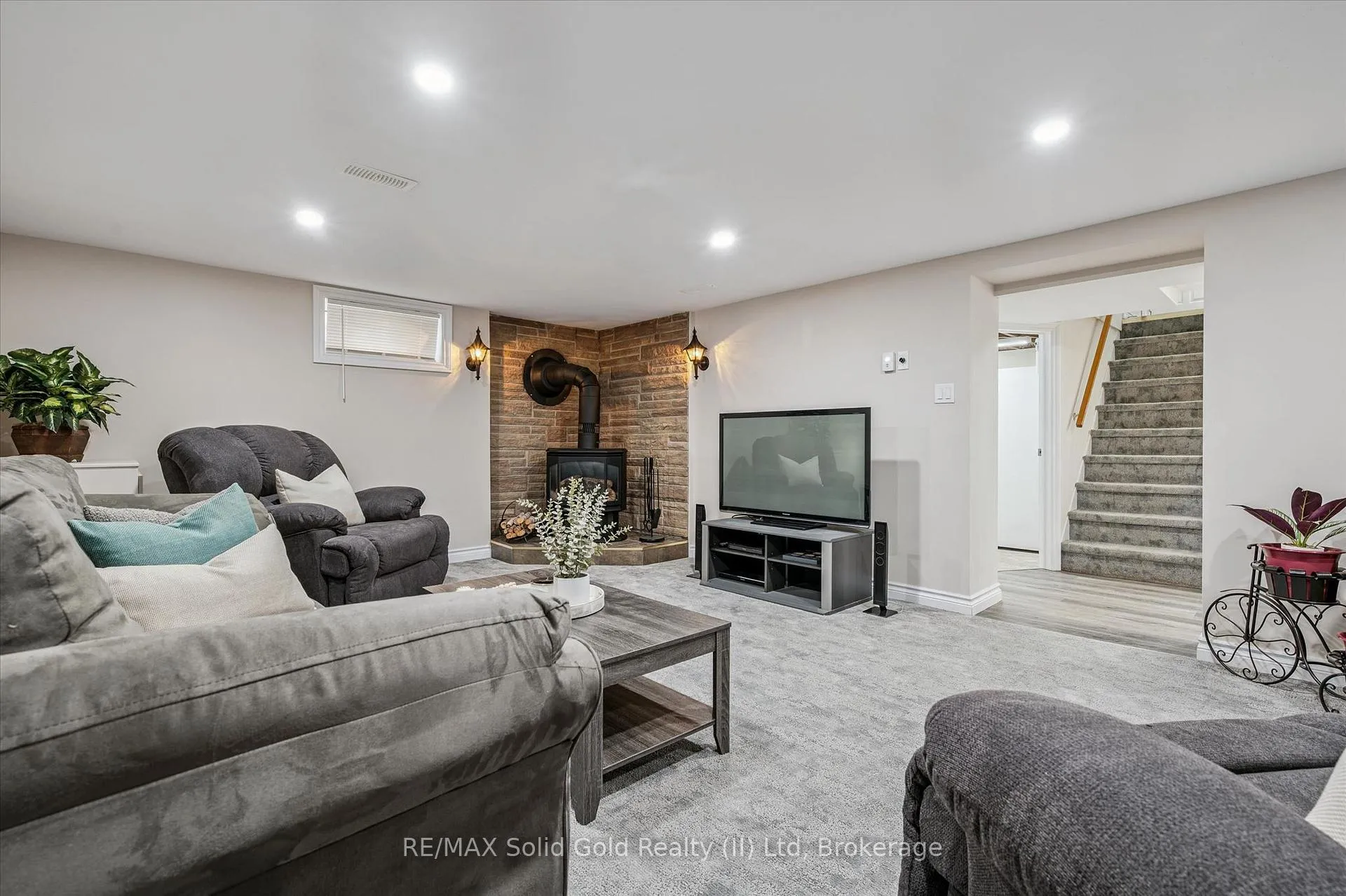 Photo 25 of 390 Dumfries Avenue, Waterloo — HOMEH