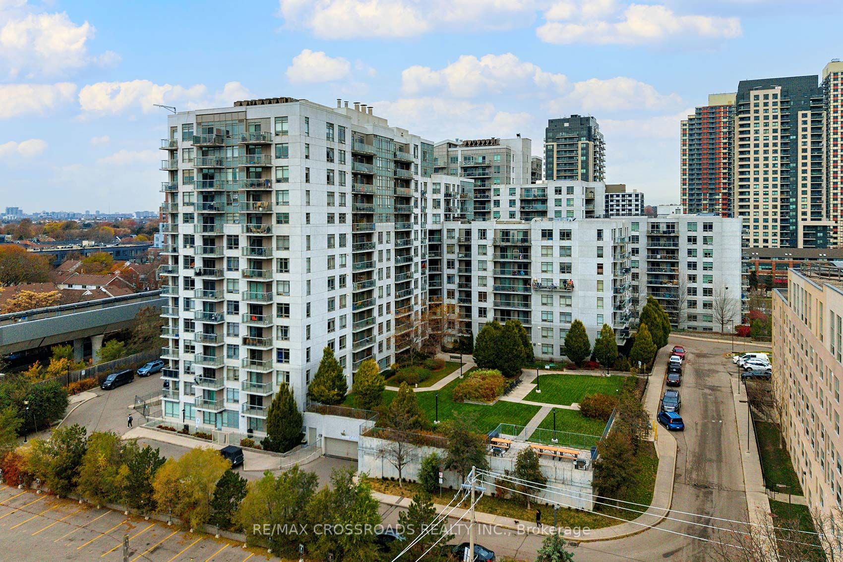 Front of Unit 114, 812 Lansdowne Avenue