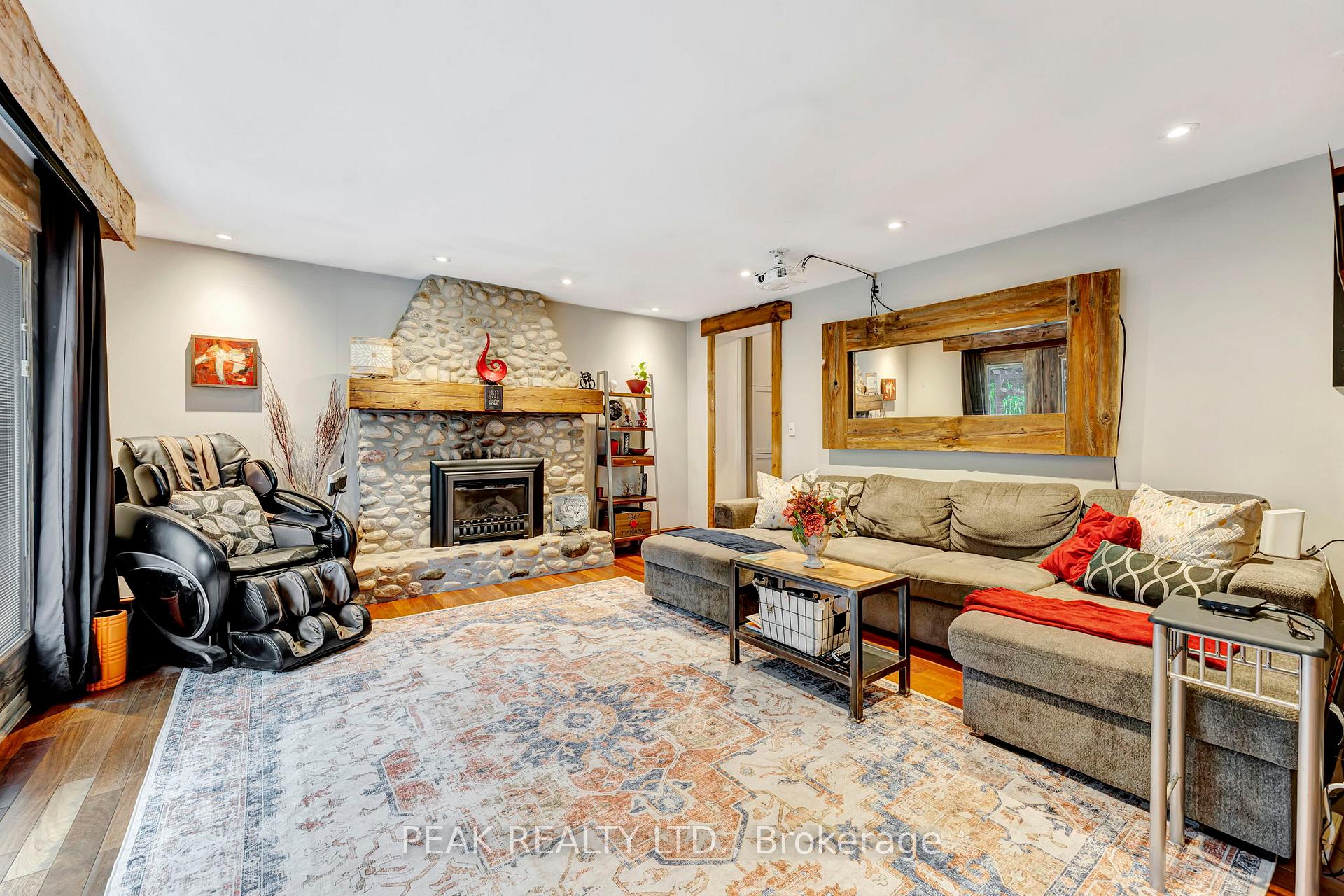 Photo 18 of 50 Jane Street, Brant, Paris — HOMEH
