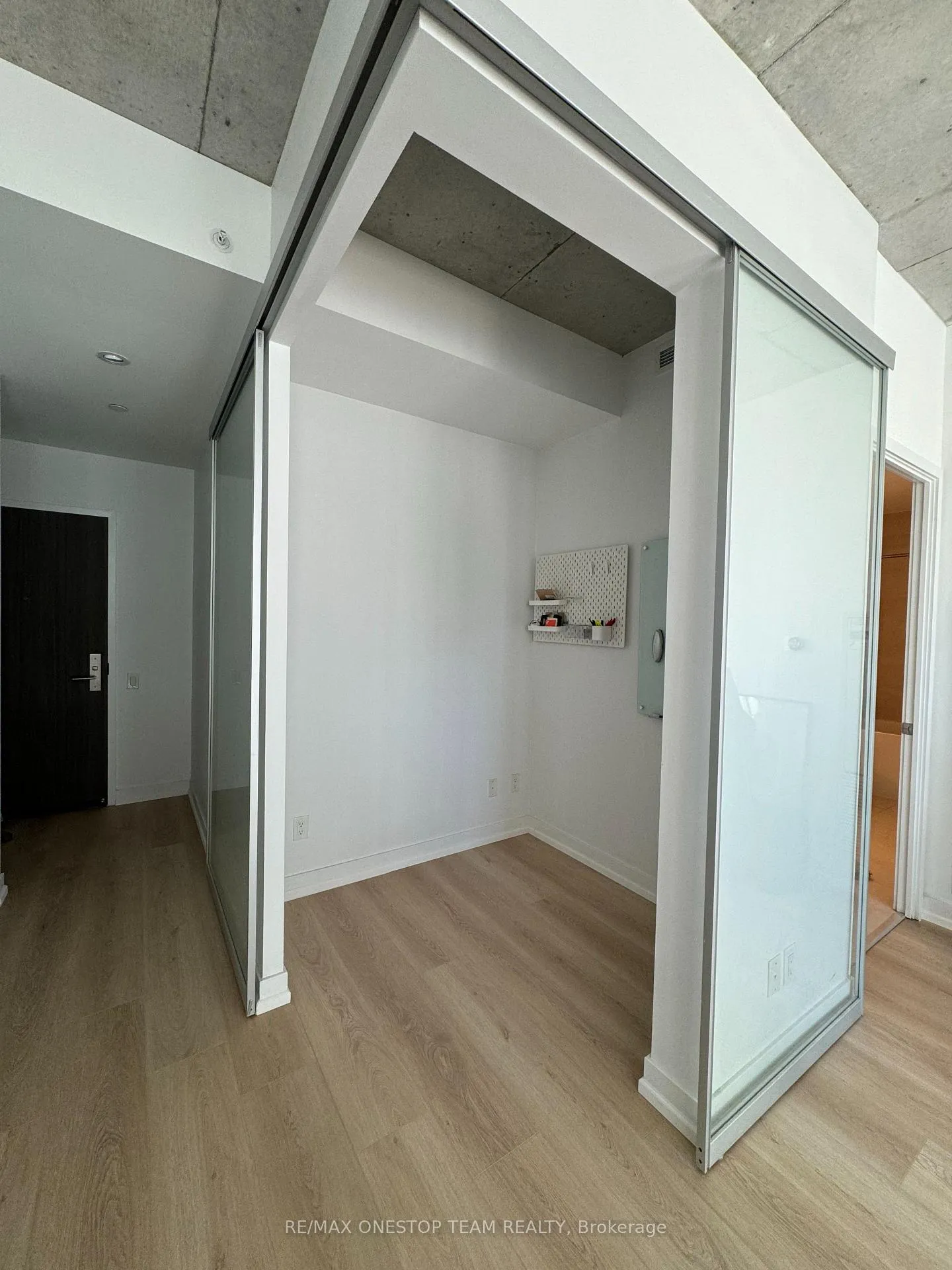 Photo 7 of Unit 1602, 185 Roehampton Avenue, Toronto, Mount Pleasant West — HOMEH