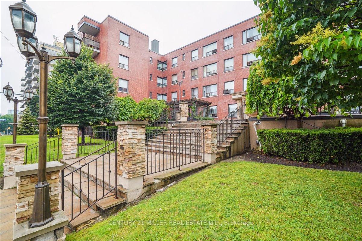 Photo 3 of Unit 103, 2550 Bathurst Street, Toronto, Forest Hill North — HOMEH