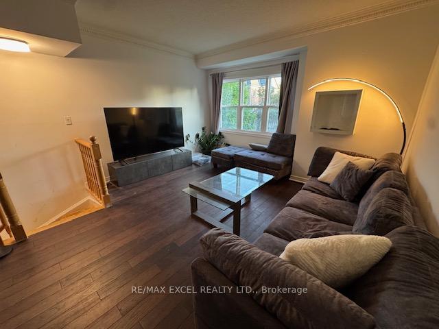 Photo 4 of 121 Pond Drive, Markham, Commerce Valley — HOMEH