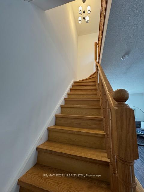 Photo 8 of 121 Pond Drive, Markham, Commerce Valley — HOMEH