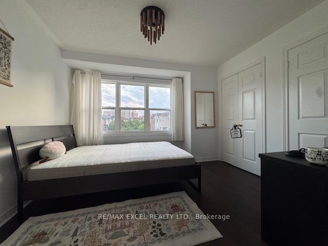 Photo 10 of 121 Pond Drive, Markham, Commerce Valley — HOMEH
