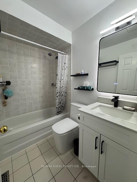 Photo 12 of 121 Pond Drive, Markham, Commerce Valley — HOMEH