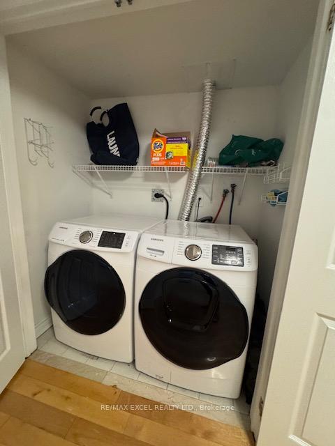 Photo 13 of 121 Pond Drive, Markham, Commerce Valley — HOMEH