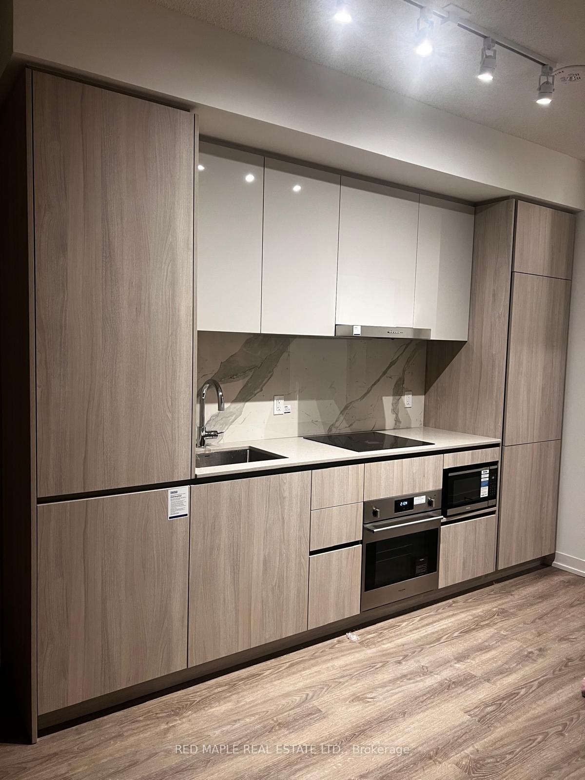 Photo 2 of Unit 3210, 8 Interchange Way, Vaughan, Vaughan Corporate Centre — HOMEH