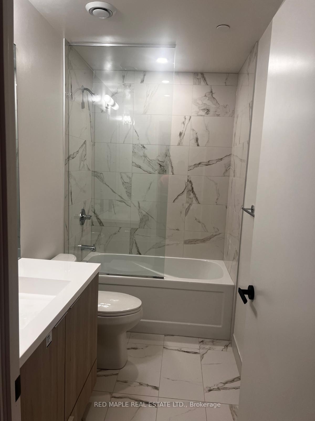 Photo 5 of Unit 3210, 8 Interchange Way, Vaughan, Vaughan Corporate Centre — HOMEH