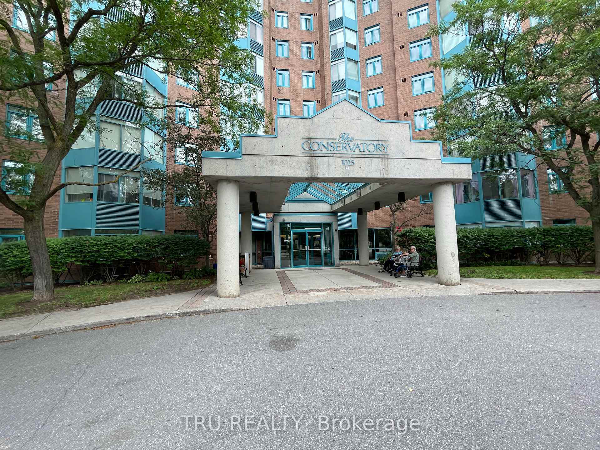 Front of Unit 609, 1025 Grenon Avenue