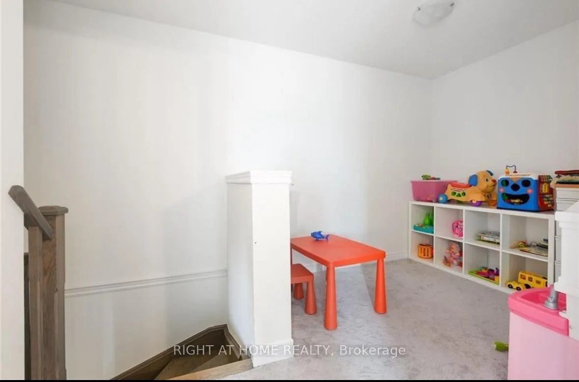 Photo 12 of 31 Cleland Avenue, Hamilton, Meadowlands — HOMEH