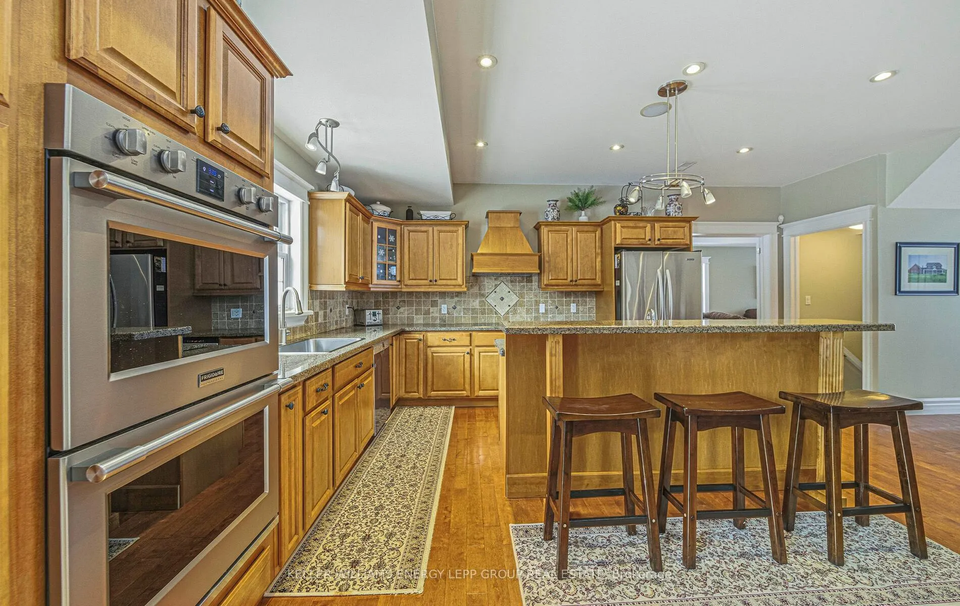Photo 12 of 881 Carmel Crescent, Cavan Monaghan, Cavan Twp — HOMEH