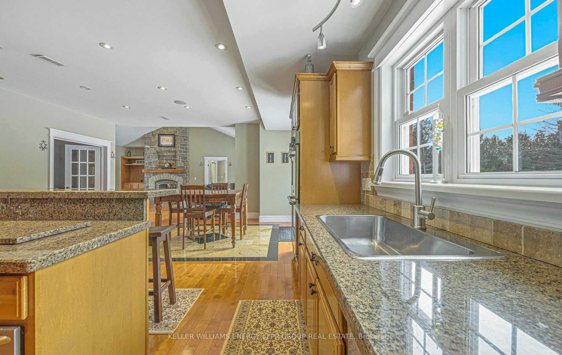 Photo 13 of 881 Carmel Crescent, Cavan Monaghan, Cavan Twp — HOMEH