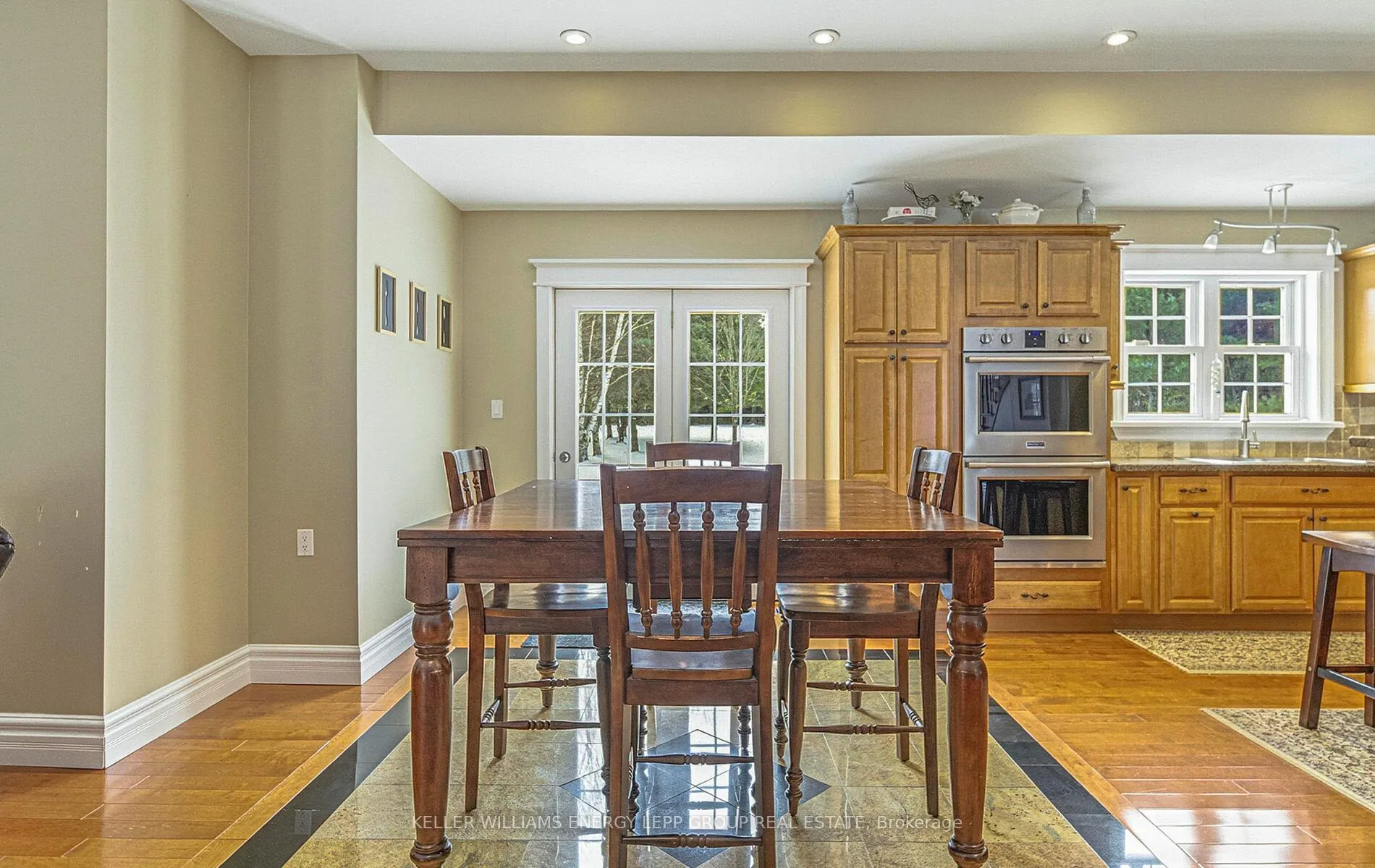 Photo 14 of 881 Carmel Crescent, Cavan Monaghan, Cavan Twp — HOMEH