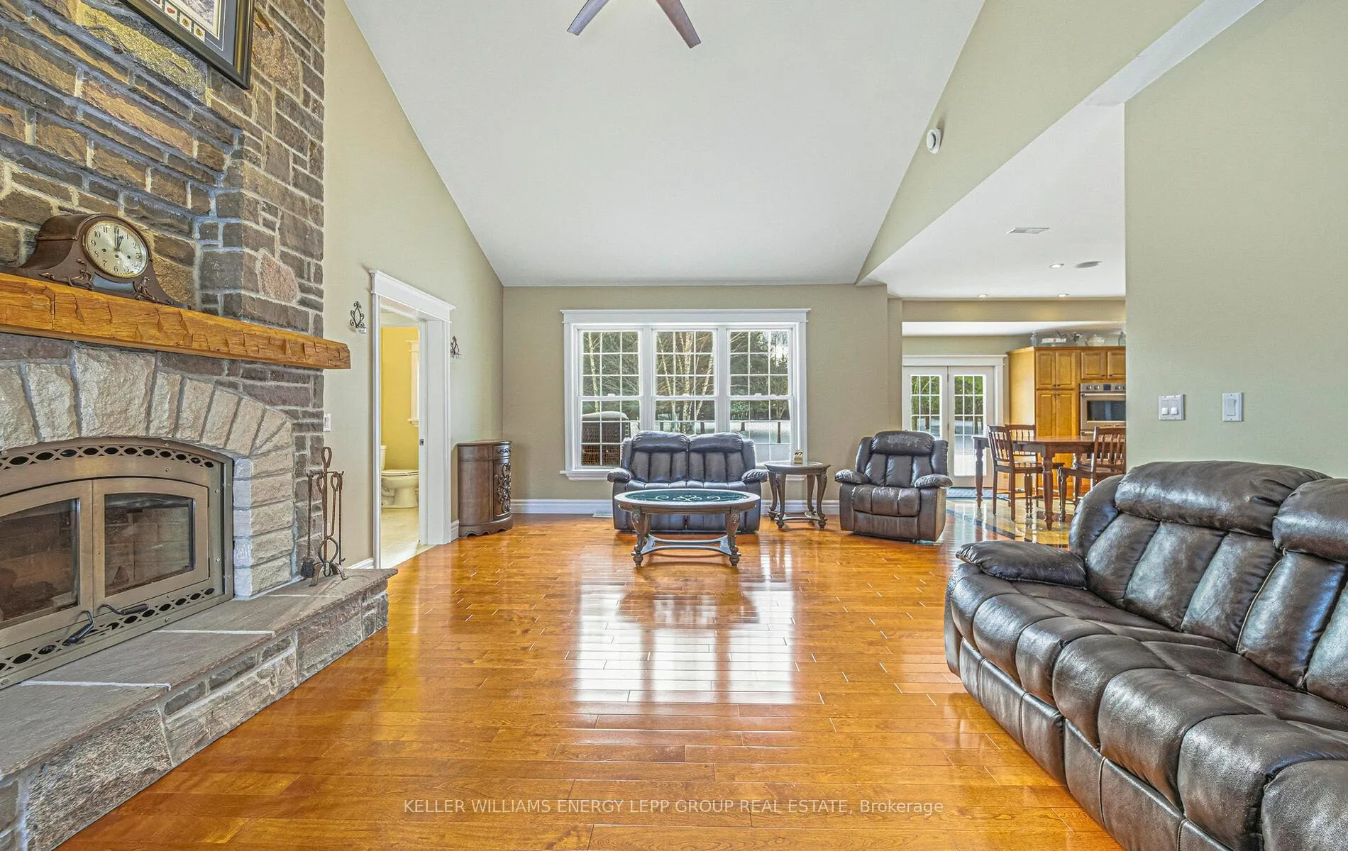Photo 16 of 881 Carmel Crescent, Cavan Monaghan, Cavan Twp — HOMEH
