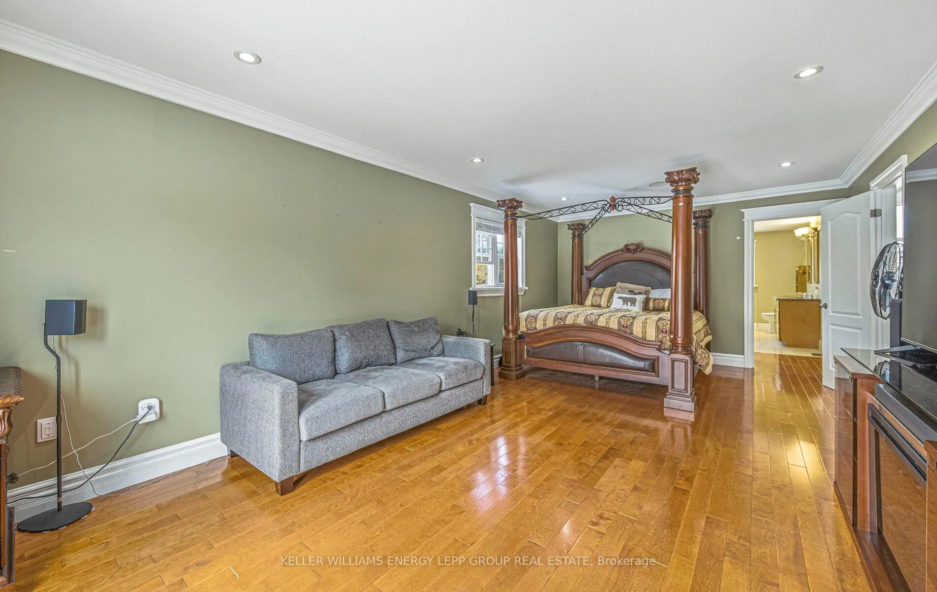 Photo 24 of 881 Carmel Crescent, Cavan Monaghan, Cavan Twp — HOMEH