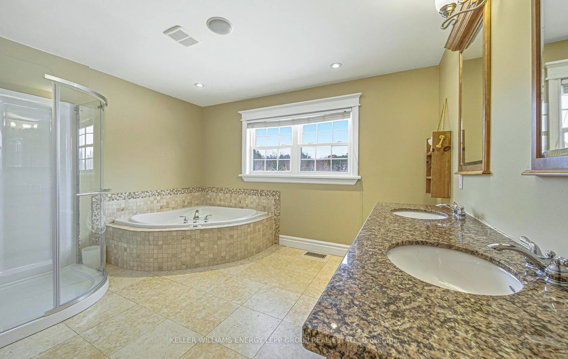 Photo 26 of 881 Carmel Crescent, Cavan Monaghan, Cavan Twp — HOMEH