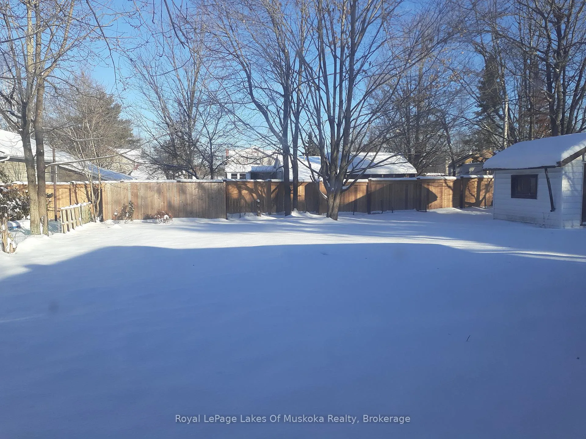Photo 2 of 560 John Street N, Gravenhurst, Muskoka (S) — HOMEH