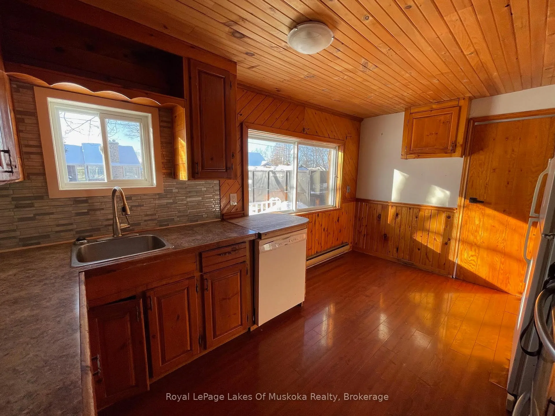 Photo 7 of 560 John Street N, Gravenhurst, Muskoka (S) — HOMEH