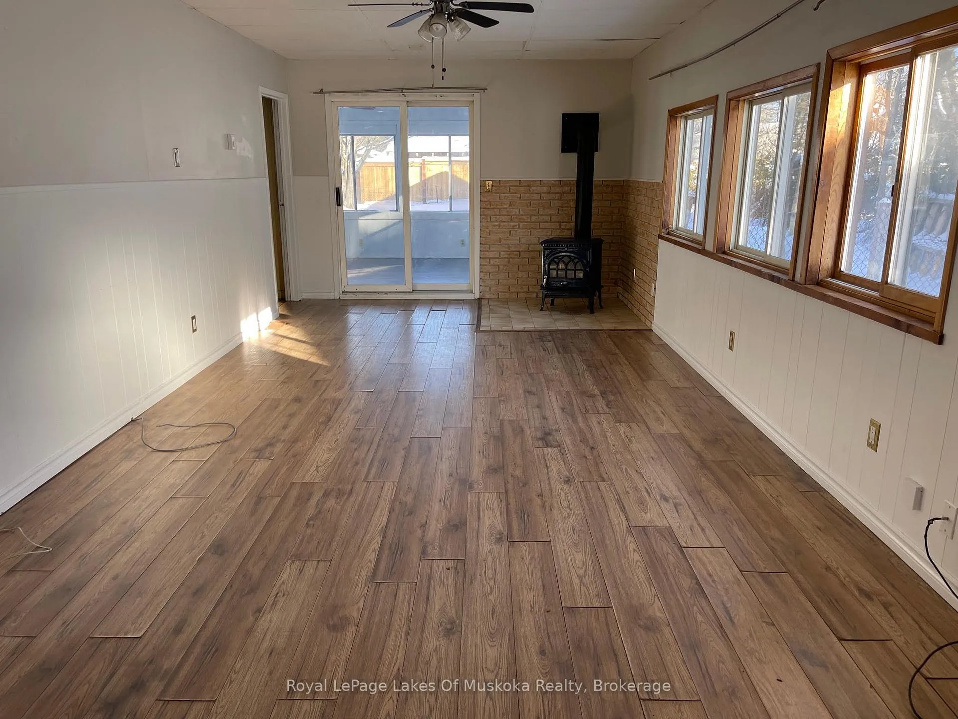 Photo 8 of 560 John Street N, Gravenhurst, Muskoka (S) — HOMEH