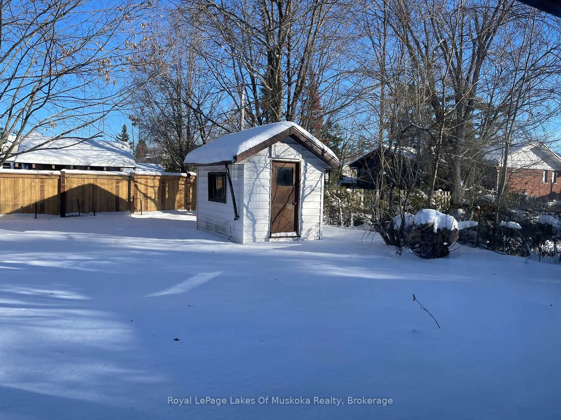 Photo 10 of 560 John Street N, Gravenhurst, Muskoka (S) — HOMEH