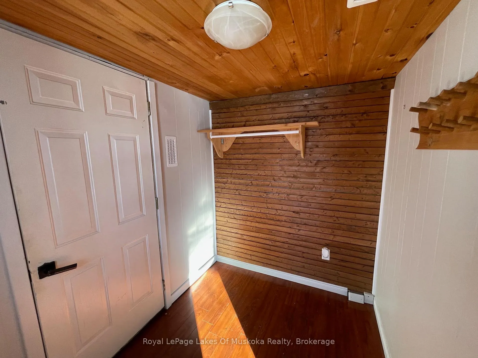 Photo 23 of 560 John Street N, Gravenhurst, Muskoka (S) — HOMEH