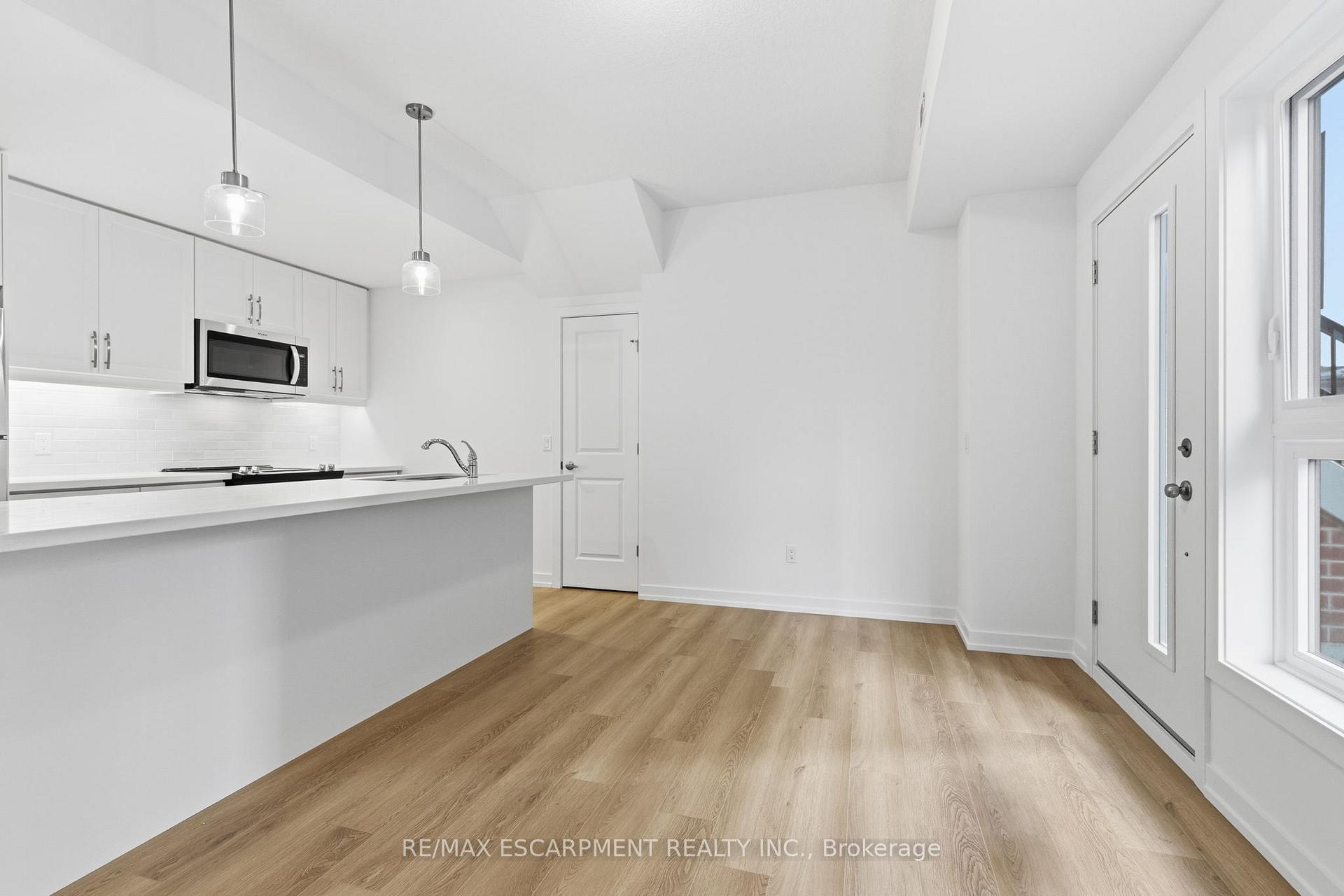 Photo 7 of Unit 29, 70 Kenesky Drive, Hamilton, Waterdown — HOMEH