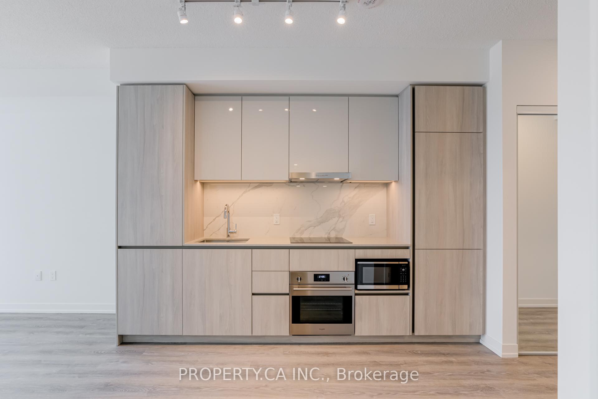 Photo 2 of Unit 4010, 8 Interchange Way, Vaughan, Vaughan Corporate Centre — HOMEH