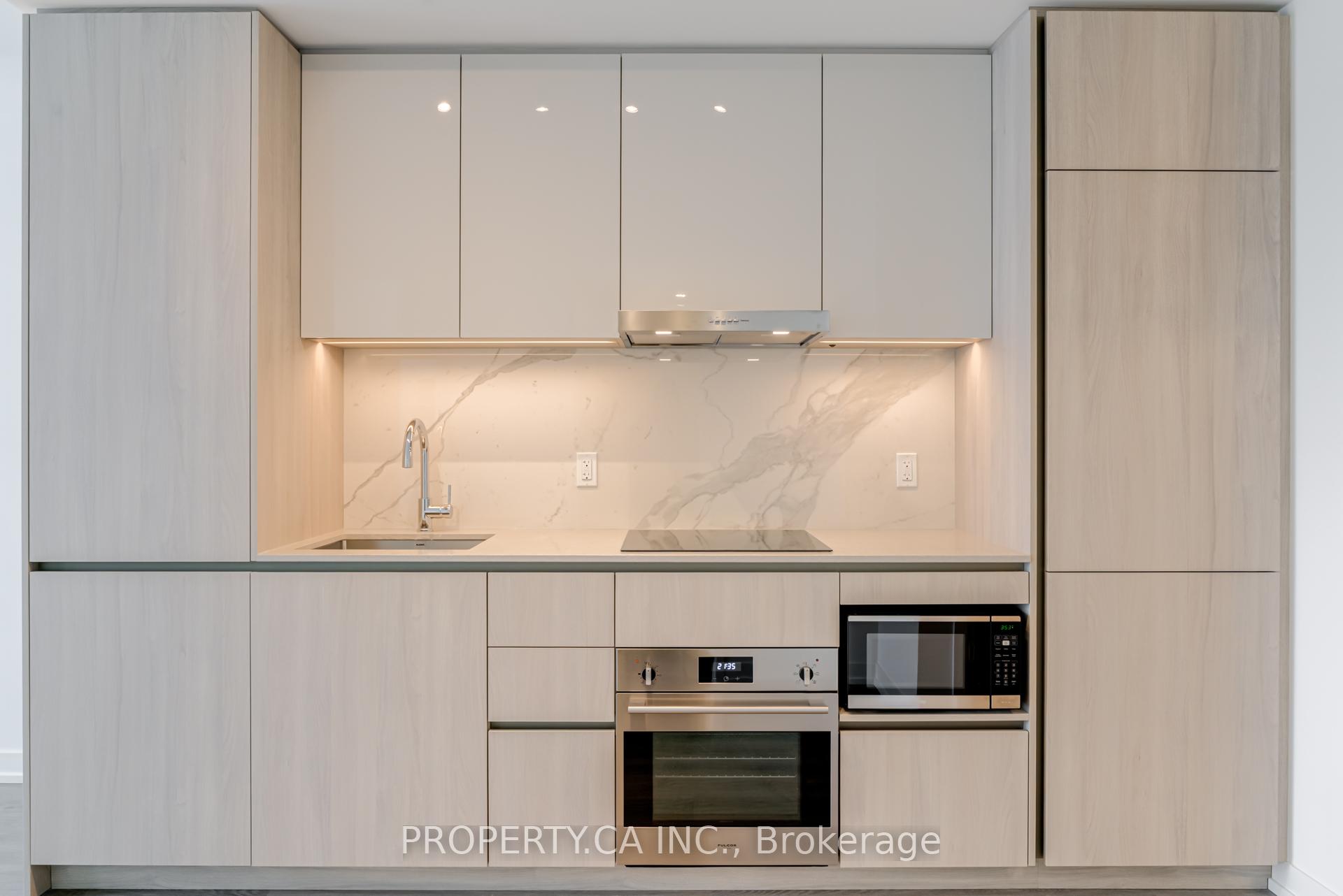 Photo 3 of Unit 4010, 8 Interchange Way, Vaughan, Vaughan Corporate Centre — HOMEH