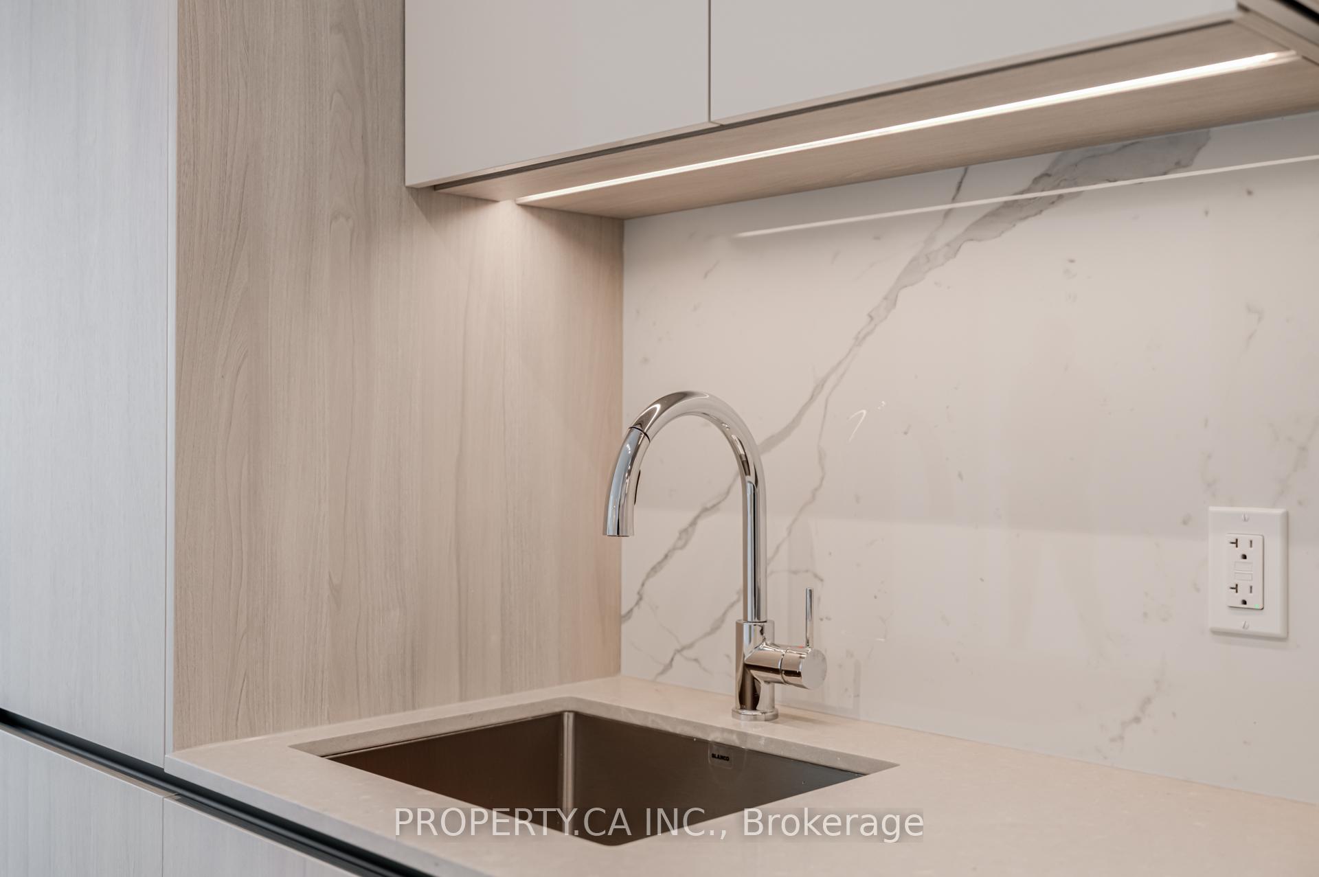 Photo 4 of Unit 4010, 8 Interchange Way, Vaughan, Vaughan Corporate Centre — HOMEH