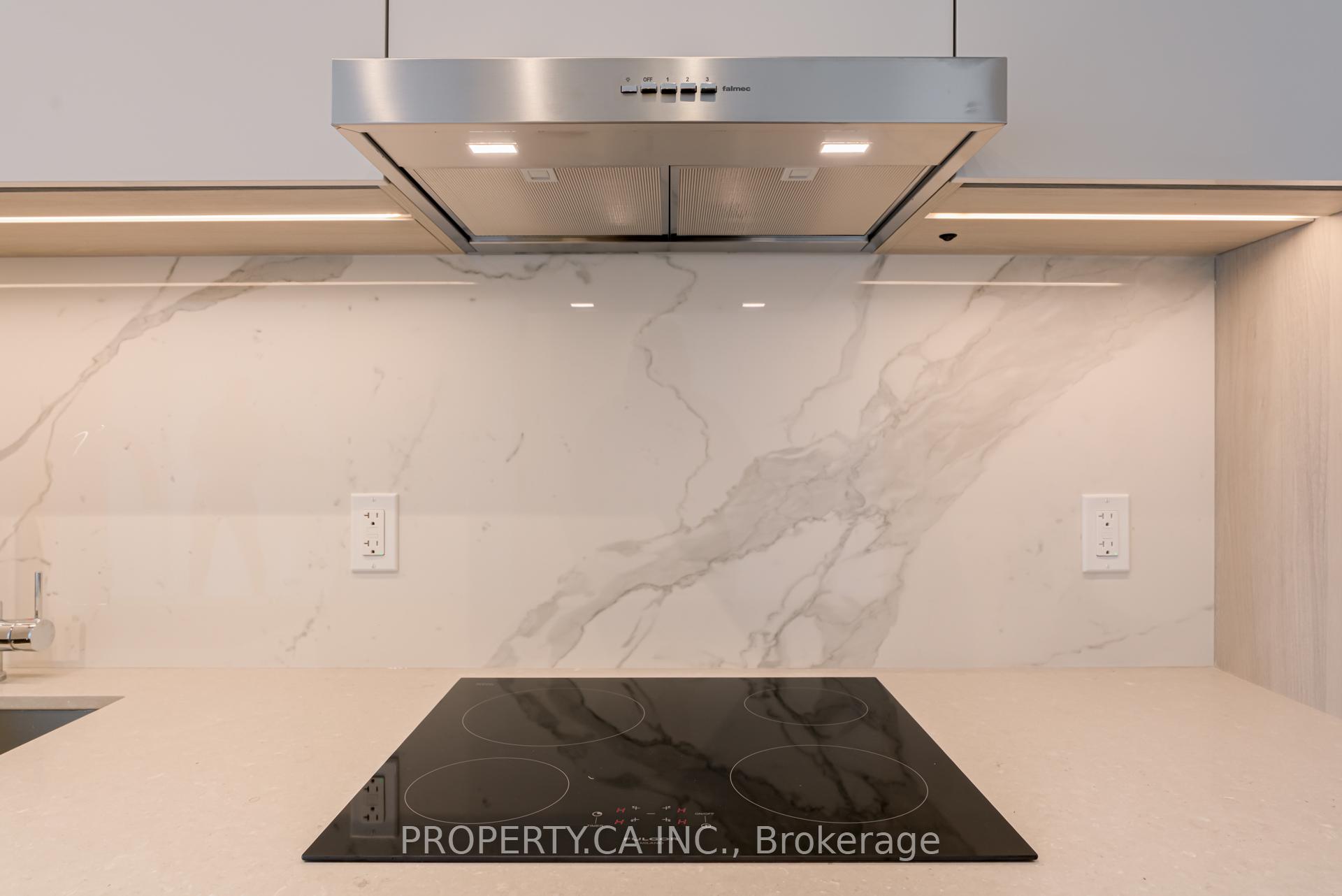 Photo 5 of Unit 4010, 8 Interchange Way, Vaughan, Vaughan Corporate Centre — HOMEH