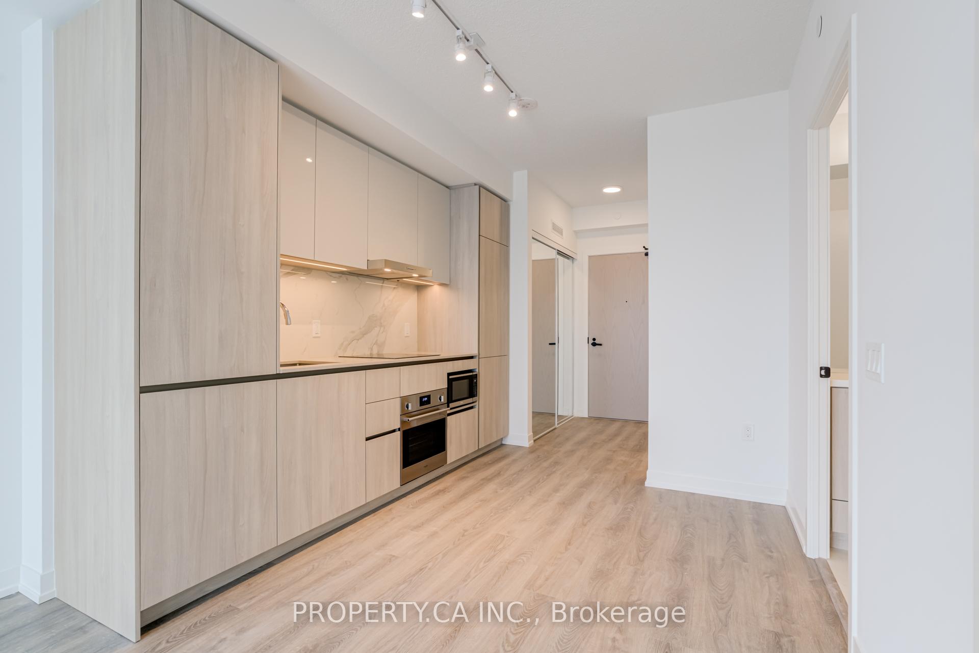 Photo 6 of Unit 4010, 8 Interchange Way, Vaughan, Vaughan Corporate Centre — HOMEH