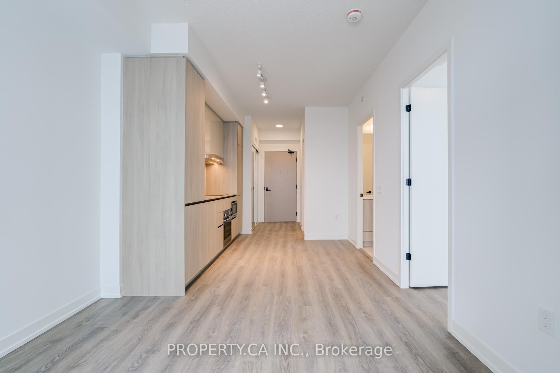 Photo 8 of Unit 4010, 8 Interchange Way, Vaughan, Vaughan Corporate Centre — HOMEH