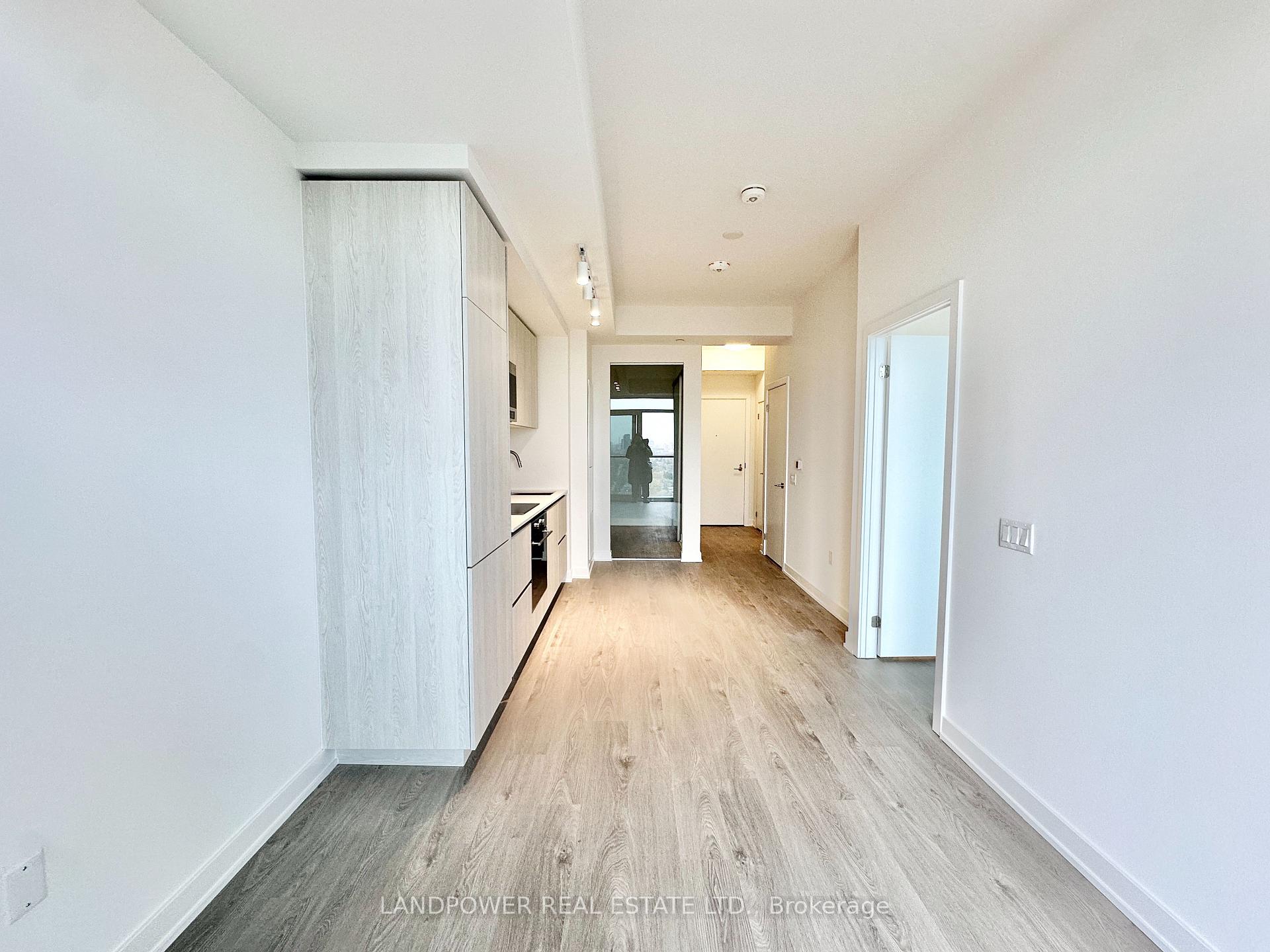 Photo 5 of Unit 1610, 110 Broadway Avenue, Toronto, Mount Pleasant West — HOMEH