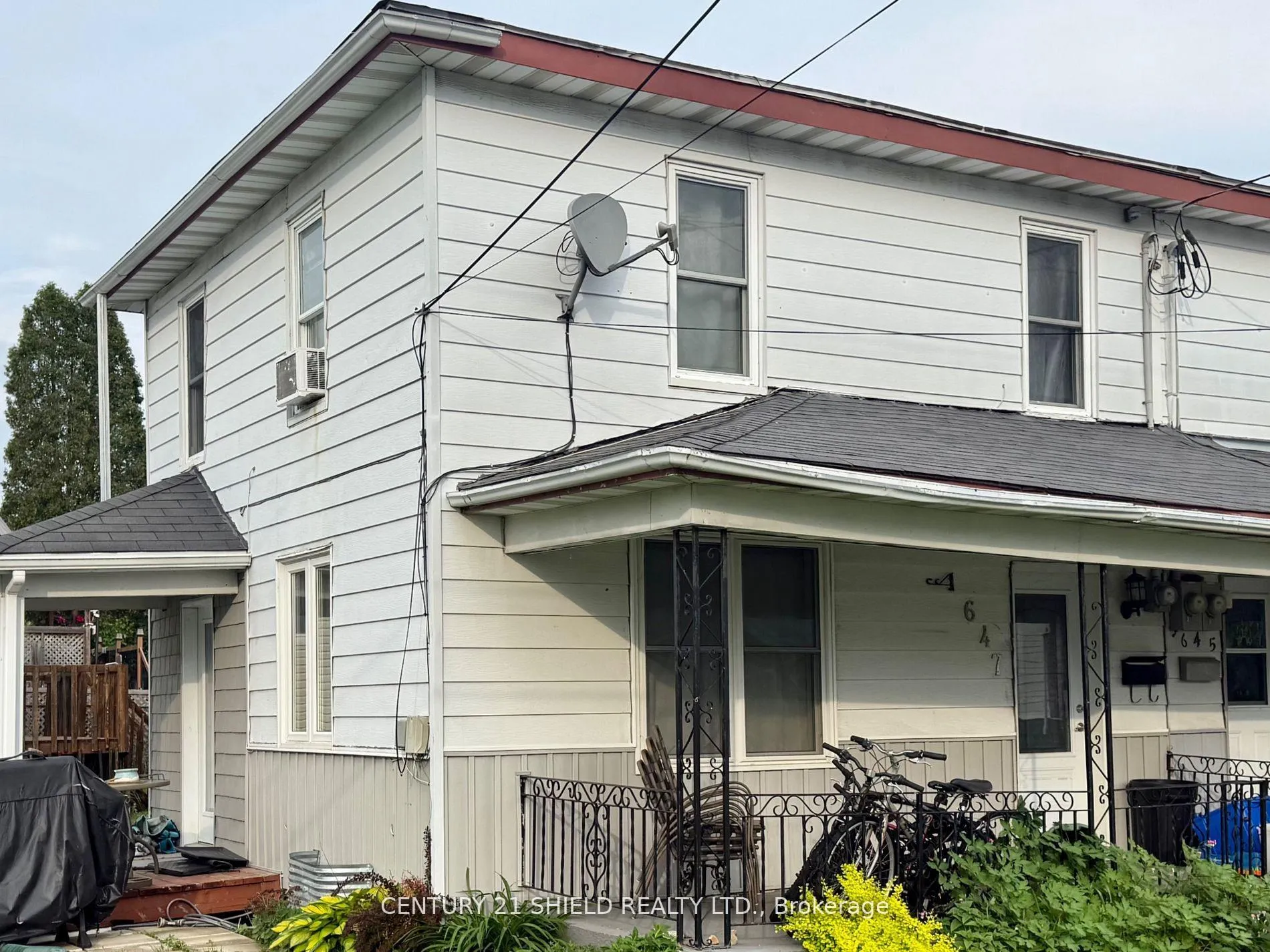 Photo 1 of 647 Gloucester Street N, Cornwall — HOMEH