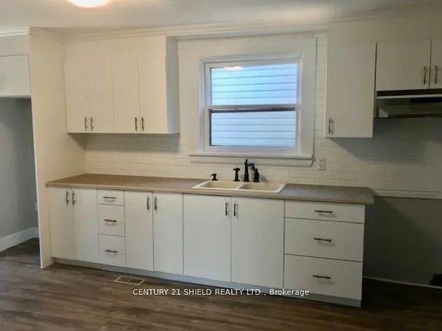 Photo 4 of 647 Gloucester Street N, Cornwall — HOMEH
