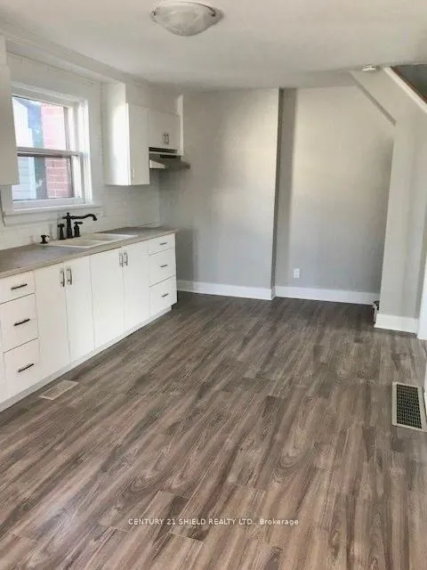 Photo 5 of 647 Gloucester Street N, Cornwall — HOMEH